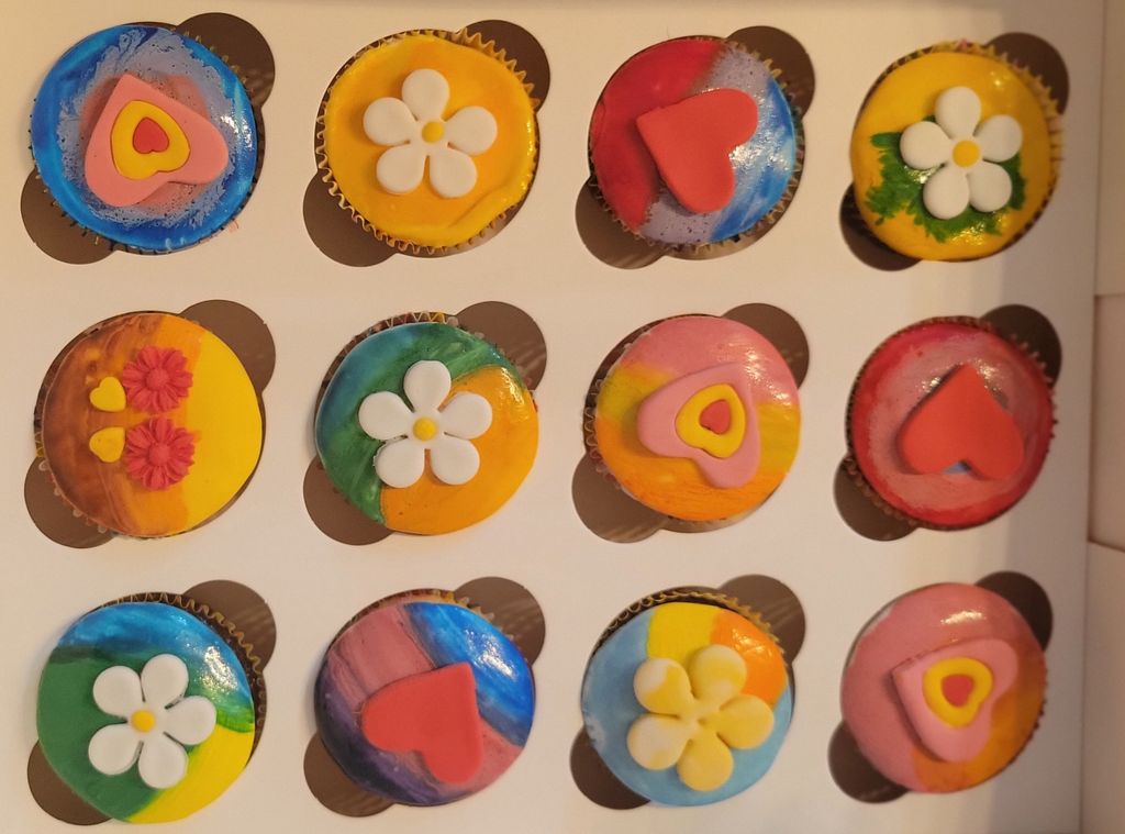 Retro 70's cupcakes