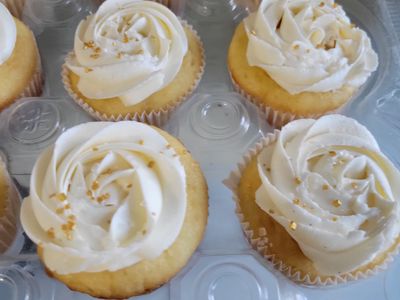 Cupcake Flowers- White sub image 1