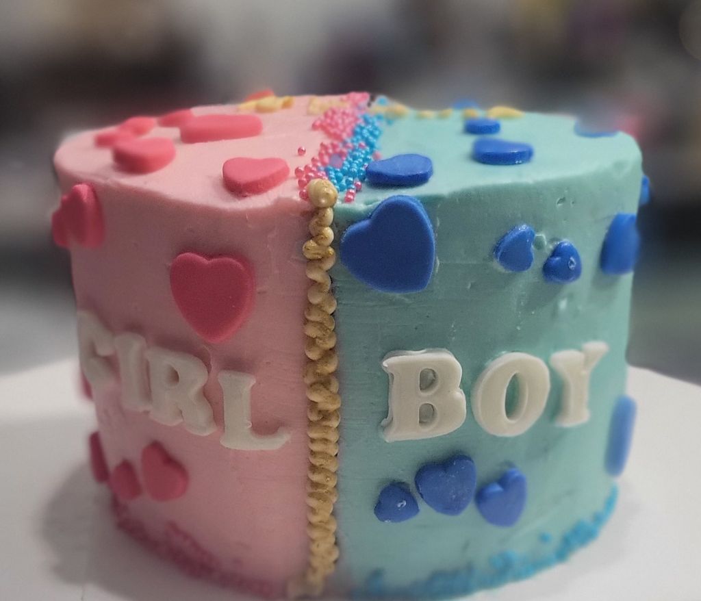 Team Girl or Team Boy? Gender Reveal Cake