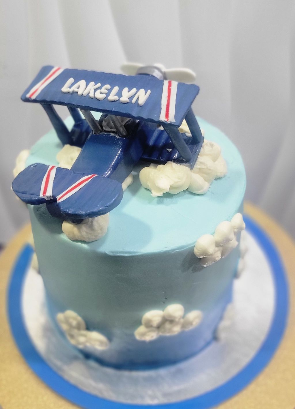 A sky-high delight! with edible Plane