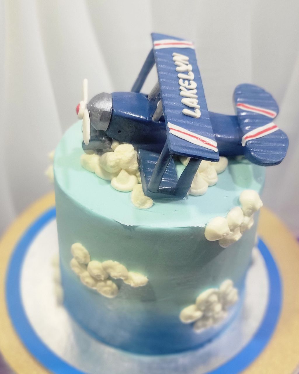 A sky-high delight! with edible Plane
