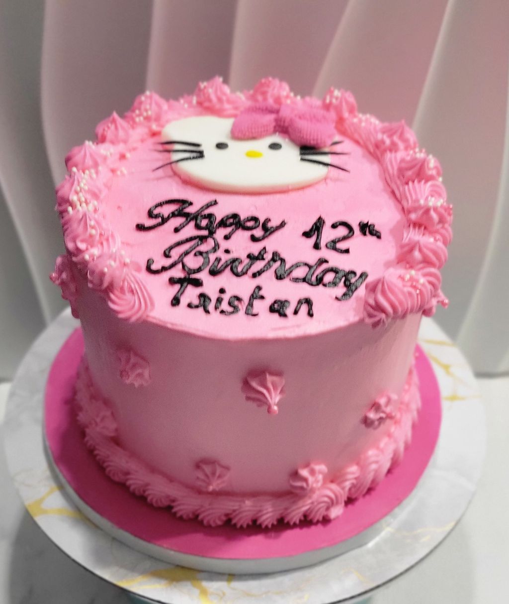 Hello Kitty Cake