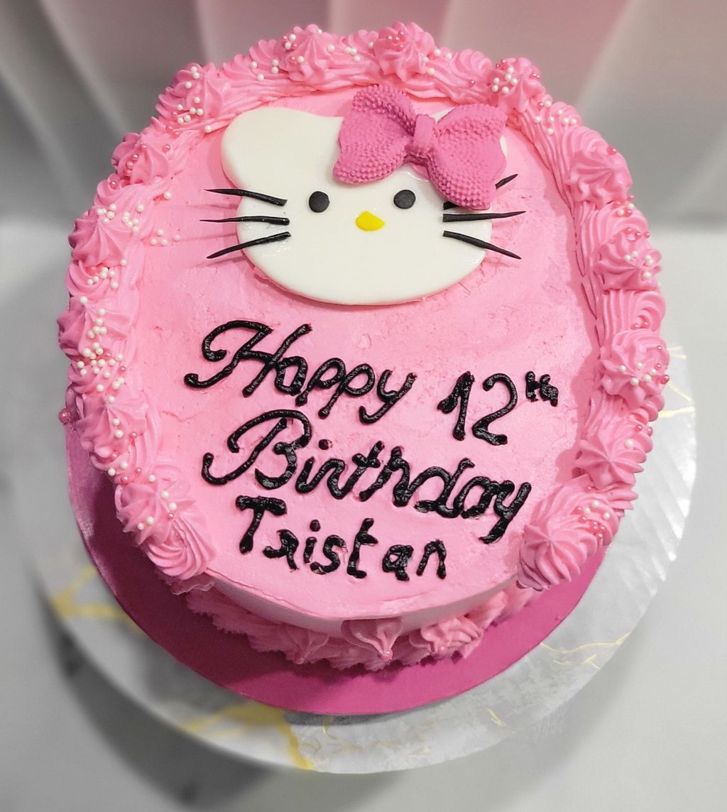 Hello Kitty Cake