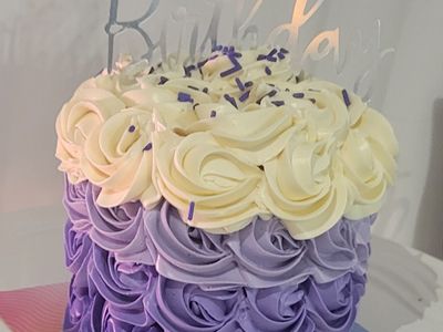 A classy purple-and-white floral cake with soft textures and elegant details, perfect for celebrating a special day. sub image 1