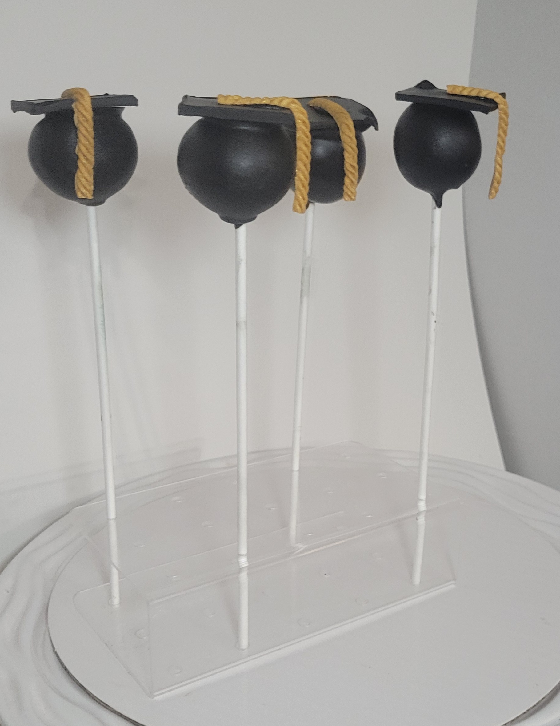 Grad cake pops