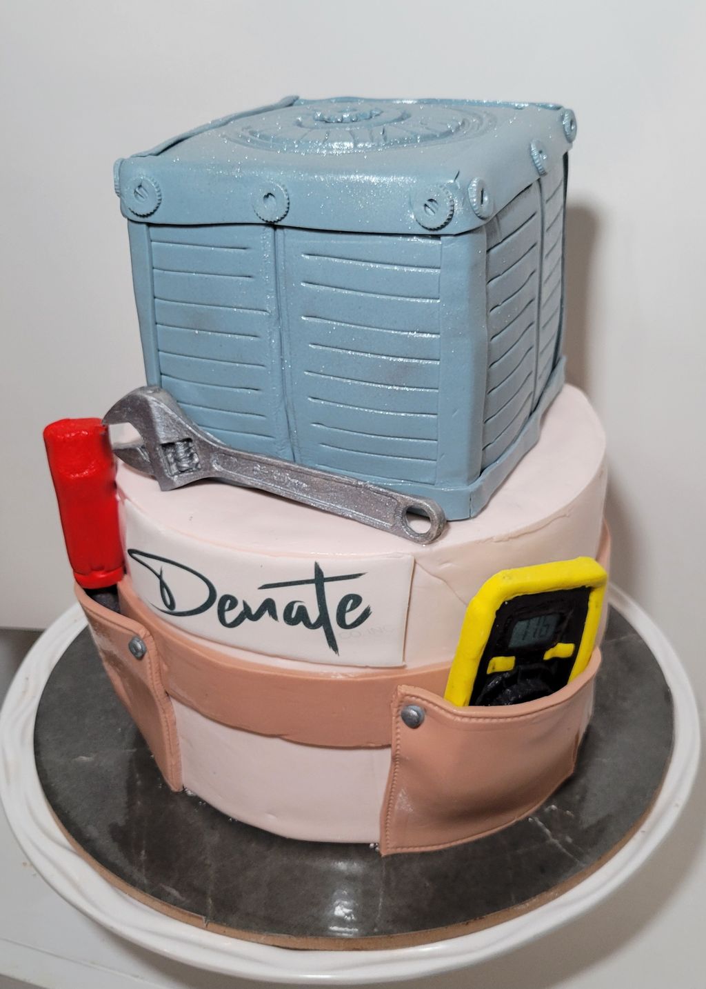 Toolbox-Themed Custom Cake