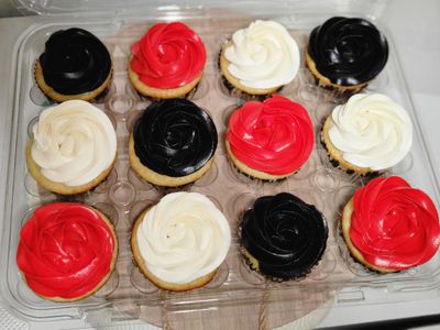 Racer Checkered Themed cake and cupcakes sub image 1