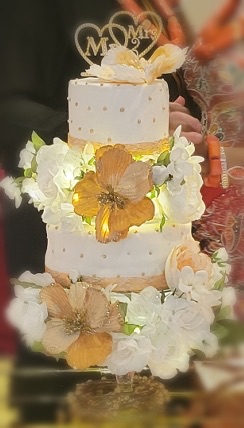 White & Gold Wedding Cake
