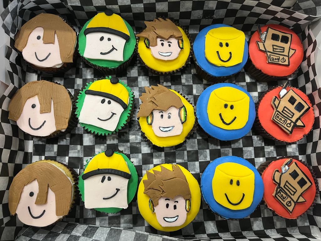 Roblox Themed Birthday Cake