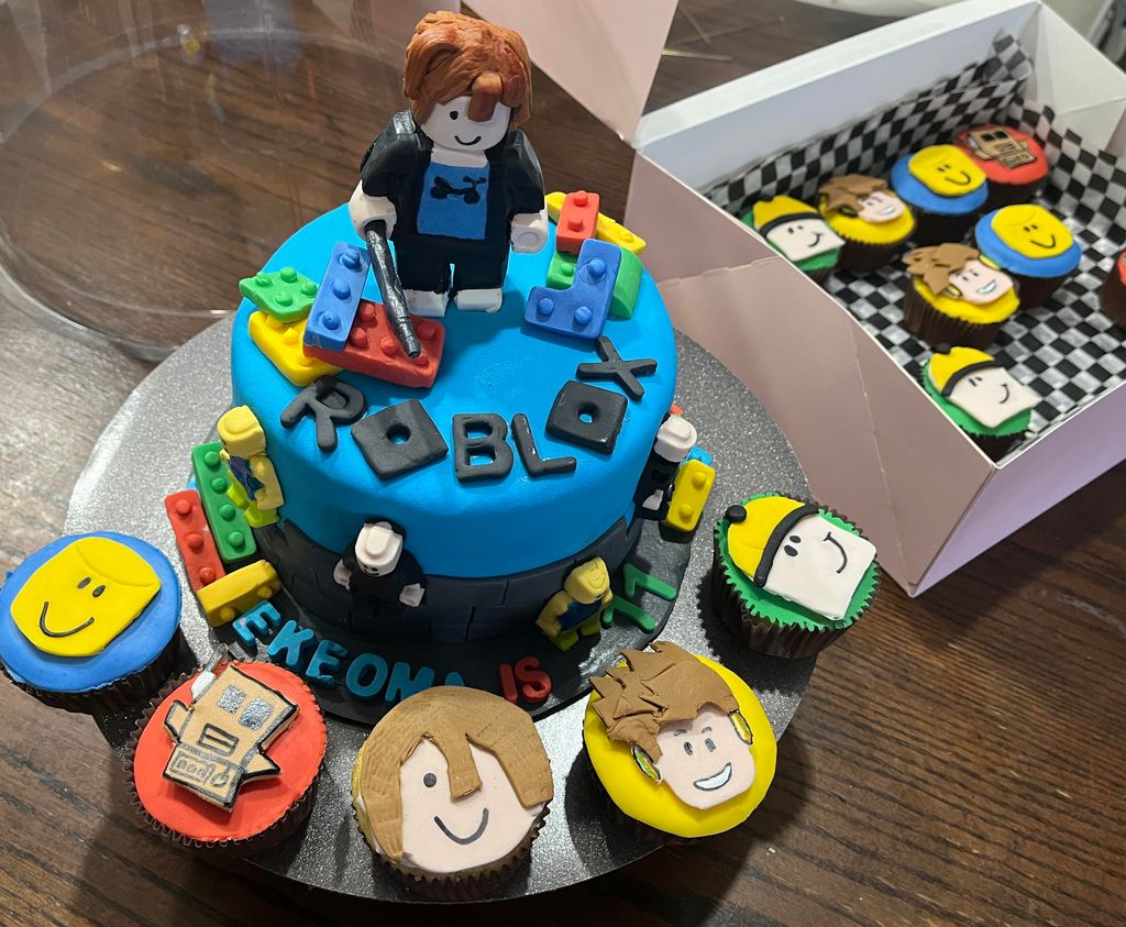 Roblox Themed Birthday Cake