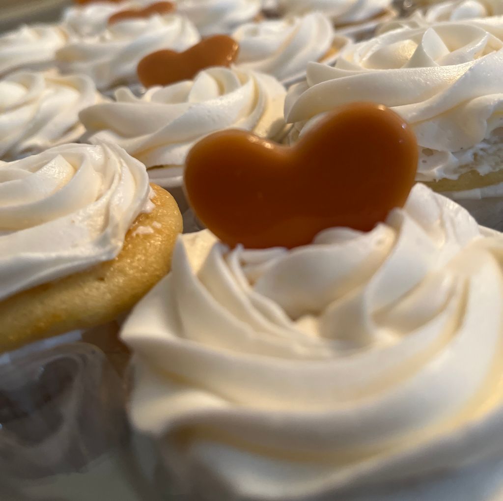 Cameral Flower Wedding Cupcakes