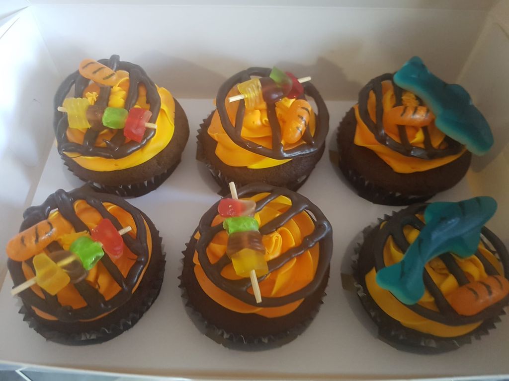 Summer kissed themed cupcakes