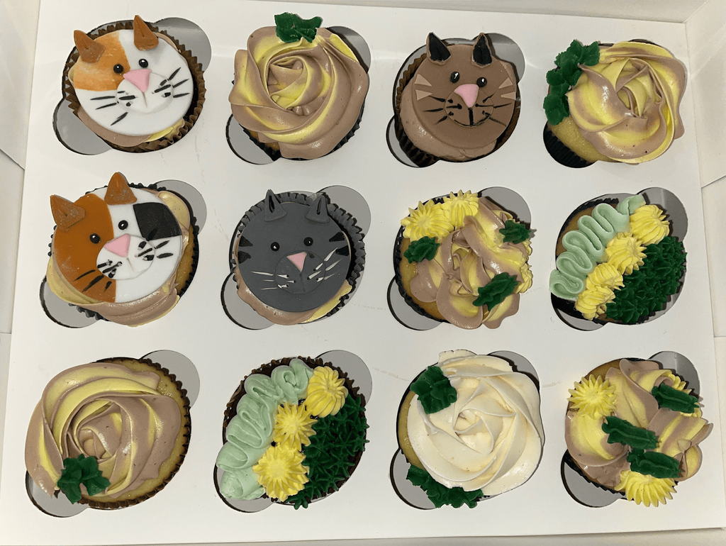 Cat-Themed and Floral Cupcakes with Fondant and Buttercream Decorations