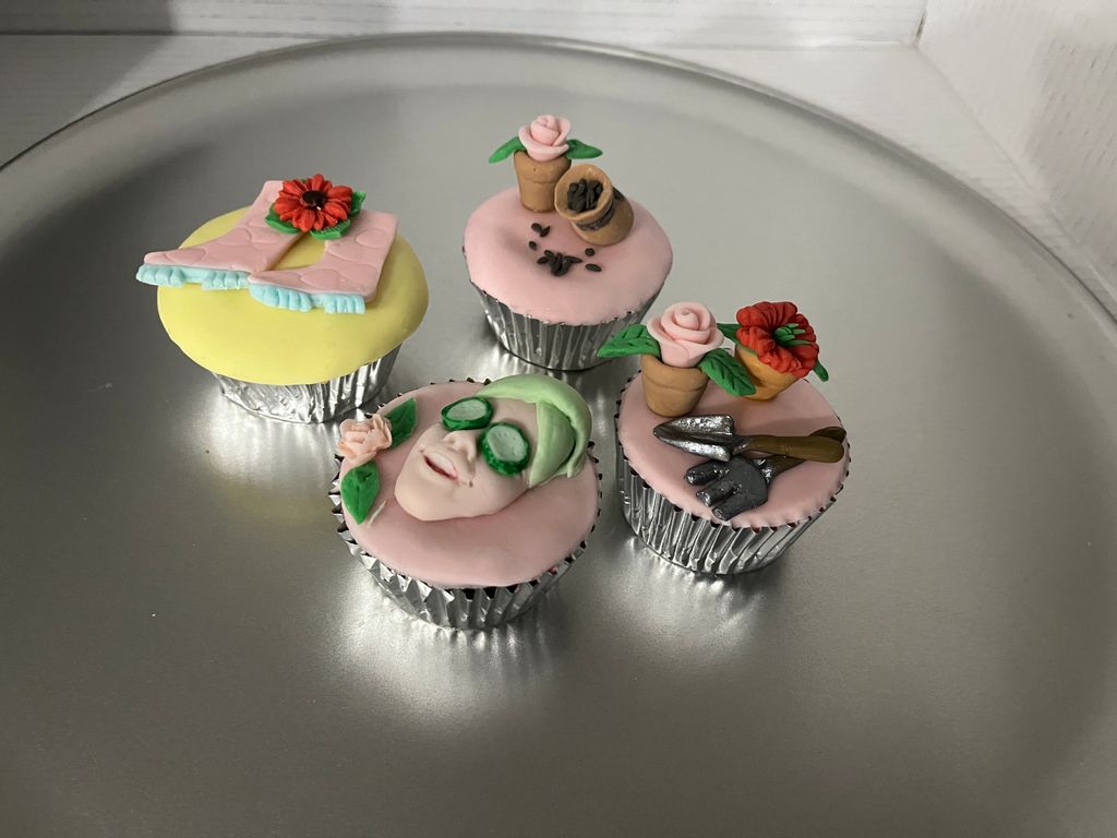Retirement Themed Cupcakes
