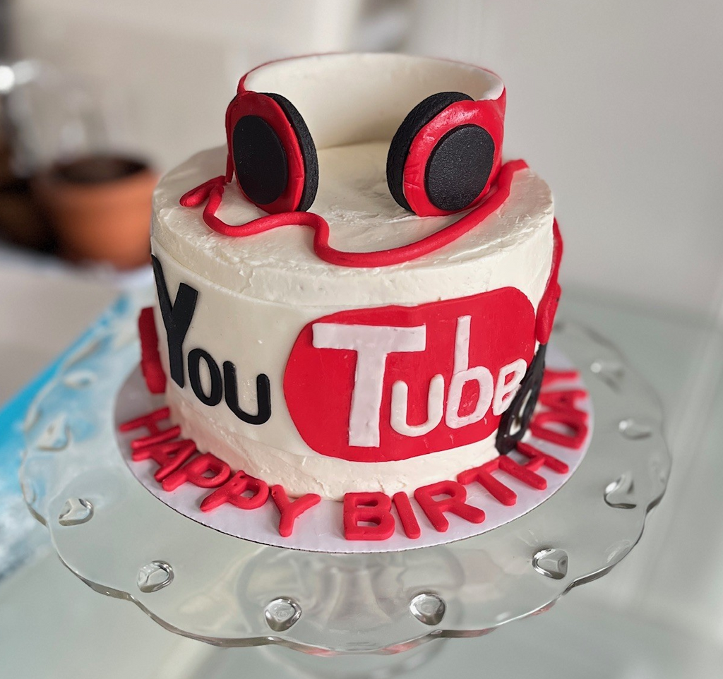 YouTube-Themed Birthday Cake with Fondant Headphones